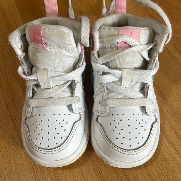 AIR JORDAN 1 MID SE GS 'PAINT DRIP' white, pink ice cream sneakers toddler size - Picture 2 of 6